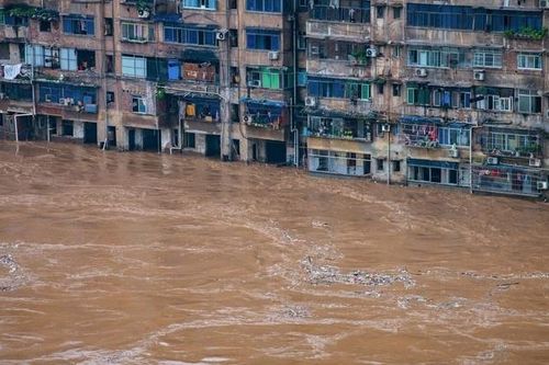 Cộng đồng dân cư quanh sông Dương Tử 'oằn mình' chống lại lũ lụt lịch sử