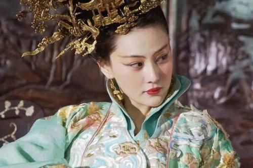 Vì đặc điểm hiếm có trên cơ thể, vị Quý phi khiến Hoàng đế ham mê chiều chuộng tới mức 'khom lưng cúi đầu', làm những điều vô tiền khoáng hậu trong lịch sử