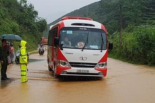 Bảo đảm giao thông thông suốt, an toàn cho người dân vùng bị lũ quét