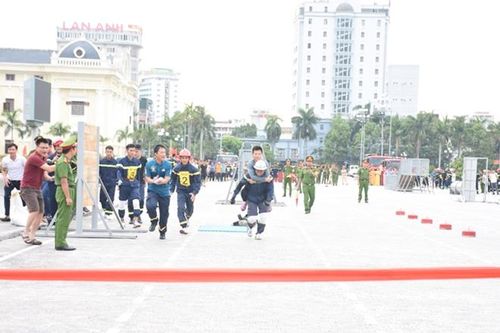 Sôi nổi hội thi nghiệp vụ chữa cháy và cứu nạn cứu hộ khu vực IV