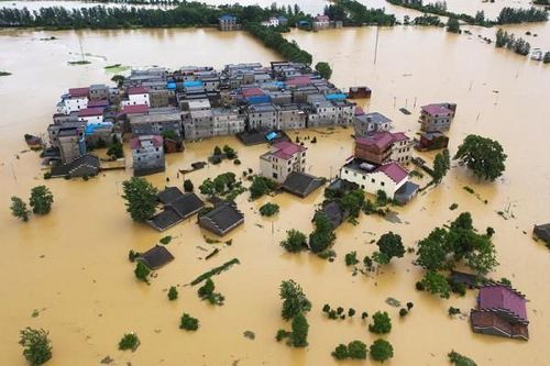 Mưa lũ dữ dội: Trung Quốc nâng cảnh báo, hàng triệu người bị ảnh hưởng