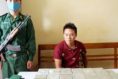 Lớp 'vỏ bọc' khó tin của kẻ vận chuyển 41 bánh heroin bằng taxi