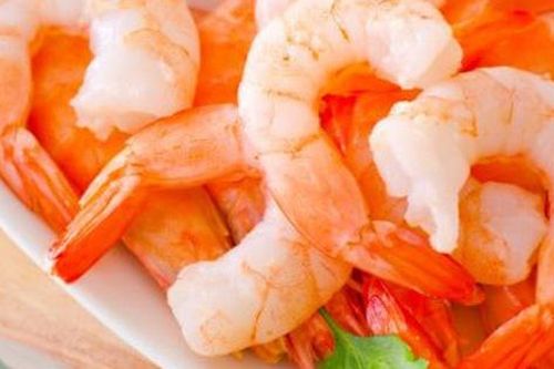 Ăn tôm xong tuyệt đối không uống loại nước này