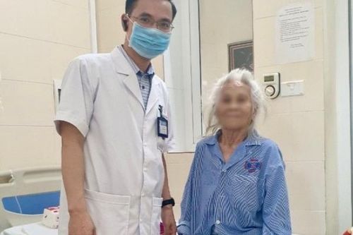 Chuyên gia Bệnh viện K khuyến cáo: Mắc ung thư ở tuổi 80, 90 đừng buông xuôi