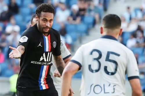 Neymar ghi bàn sau cú giả sút đánh lừa 4 cầu thủ đối phương