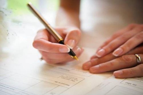 Vì sao phải ghi tên người dự định cưới vào giấy xác nhận độc thân?
