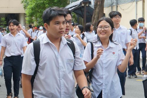 Đề thi Toán chuyên vào lớp 10 trường Phổ thông Năng khiếu TP.HCM