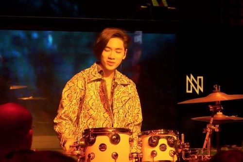 K-ICM chơi trống mừng sinh nhật