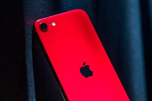 iPhone SE 2020 cũ giá từ 8 triệu đồng về Việt Nam