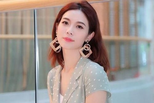 Sao nữ kiếm triệu USD sau khi bị TVB lạnh nhạt