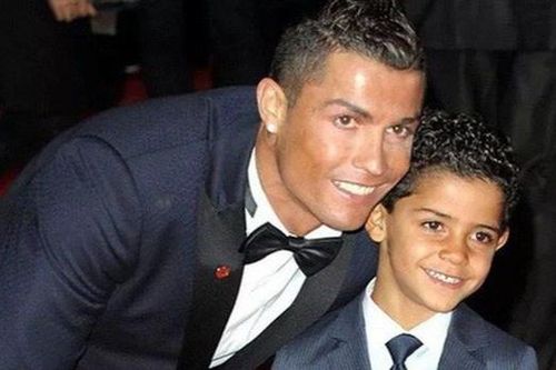 Quý tử nhà Ronaldo chơi trò mạo hiểm gây tranh cãi
