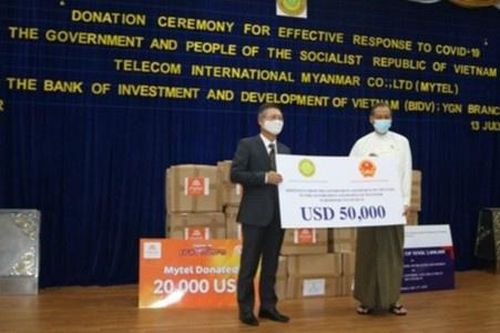 Việt Nam trao 50.000 USD ủng hộ Myanmar chống dịch Covid-19