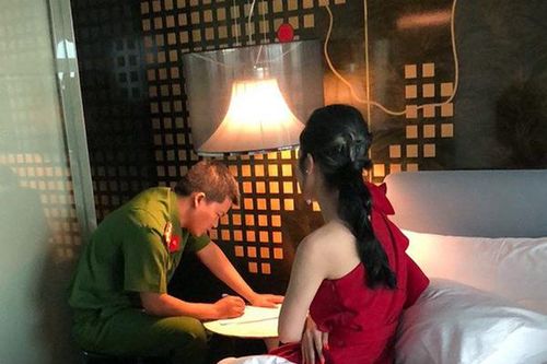 Phá đường dây bán dâm giá hàng chục ngàn đô