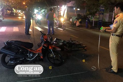 Quái xế 'thông chốt' tông người