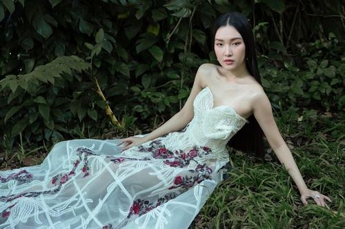 Giữa một rừng mỹ nhân nóng bỏng, 'nàng thơ xứ Huế' Ngọc Trân như cơn gió mát lành