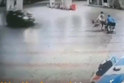 Phát hoảng tài xế say xỉn lái ô tô đâm vào trạm xăng
