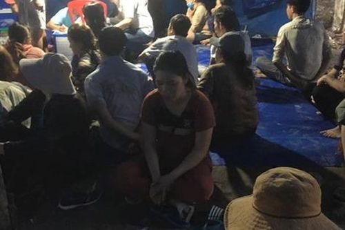 Ra giữa đầm lầy đánh bạc cũng không thoát