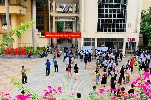 Đề thi Ngữ văn vào lớp 10 chuyên KHXHNV: 'Khó thở' để có điểm cao