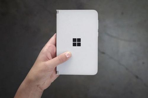 Surface Duo bị lộ hình ảnh bởi lãnh đạo Microsoft