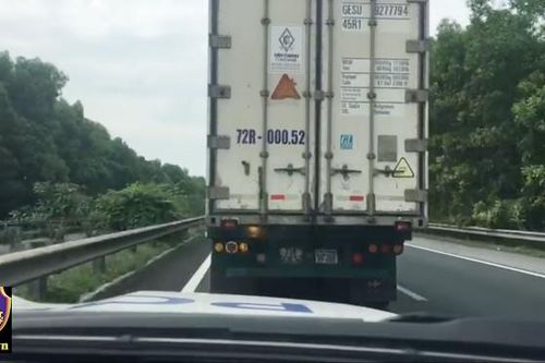 Tài xế người Khánh Hòa cản đường đoàn xe ưu tiên trên cao tốc ở Hà Nội