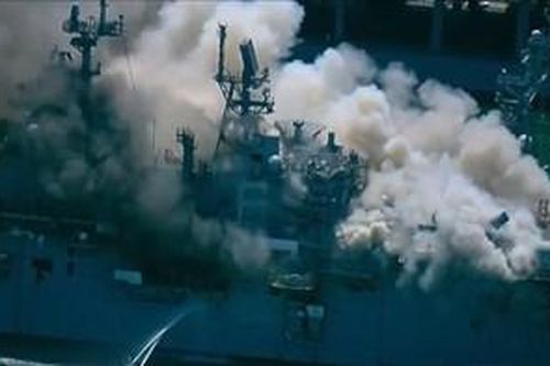 Cháy lớn trên tàu tấn công đổ bộ USS Bonhomme Richard của Hải quân Mỹ