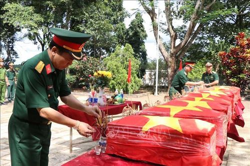Truy điệu, an táng hài cốt 10 liệt sỹ thuộc Trung đoàn 271