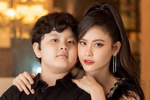 Con trai Trương Quỳnh Anh lớn phổng phao