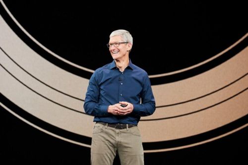 Tim Cook là CEO được trả lương cao thứ hai thế giới vào năm ngoái