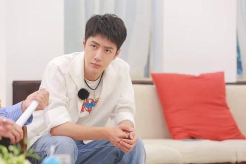 Vương Nhất Bác ghi hình Thiên thiên hướng thượng 12/7: 'Thánh' lia camera là đây chứ đâu!