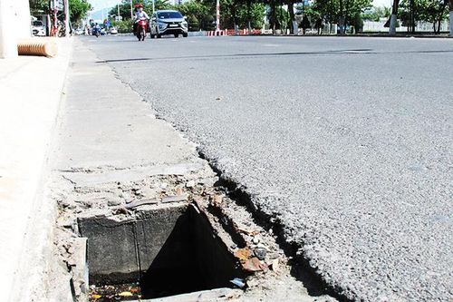 Cần đậy nắp cống