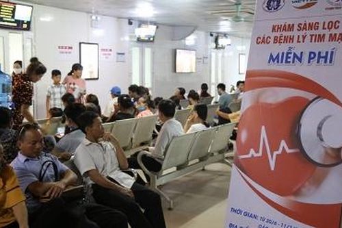 Hơn 3.000 người được khám sàng lọc bệnh lý tim mạch và tim bẩm sinh miễn phí