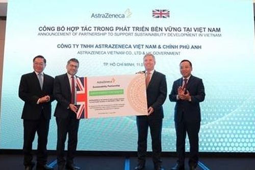 Anh tặng hệ thống điện mặt trời cho các trung tâm y tế Việt Nam