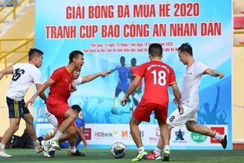 Những khoảnh khắc ấn tượng nhất loạt trận Tứ kết Giải bóng đá tranh Cup Báo CAND