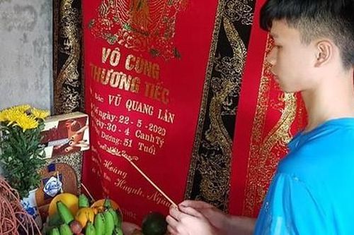 Bố mẹ qua đời, nam sinh lớp 10 có nguy cơ phải nghỉ học, làm thuê kiếm tiền nuôi các em thơ