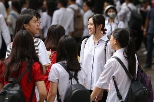 THPT chuyên KHXH&NV lần đầu tuyển sinh: Đề thi chuyên Văn được đánh giá hay 'nhức nhối'