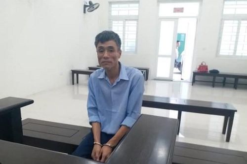 Dùng dao bầu 'nói chuyện' sau va chạm giao thông