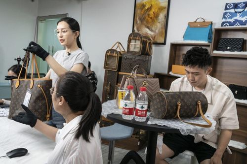 Sức mạnh tiêu dùng 6.000 tỷ USD của Trung Quốc bị tàn phá