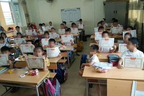Bộ trưởng GD&ĐT: Lạm dụng giấy khen dẫn đến tác dụng ngược