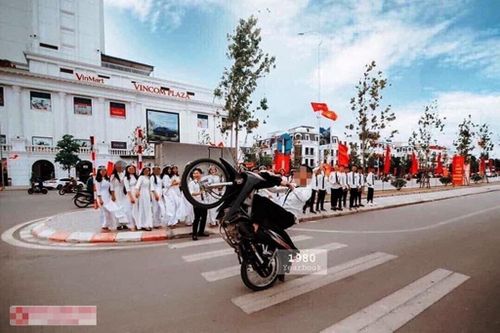 Chụp ảnh bốc đầu xe máy làm kỷ yếu, nam sinh Lạng Sơn đối diện mức phạt nặng