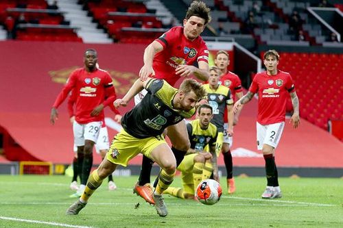 Hòa Southampton 2-2, Man United lỡ cơ hội soán ngôi ba