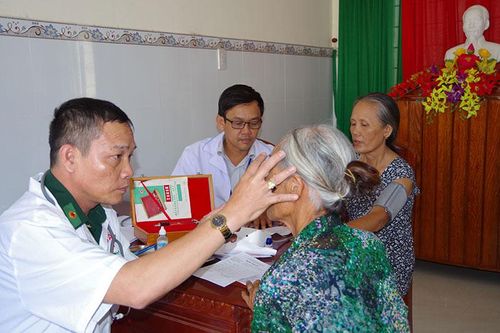 Bình Định khám bệnh, phát thuốc cho nhân dân vùng biên giới biển