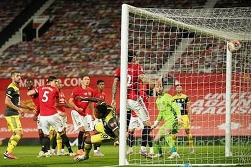 Thủng lưới phút bù giờ, Man Utd bỏ lỡ cơ hội leo lên vị trí thứ ba