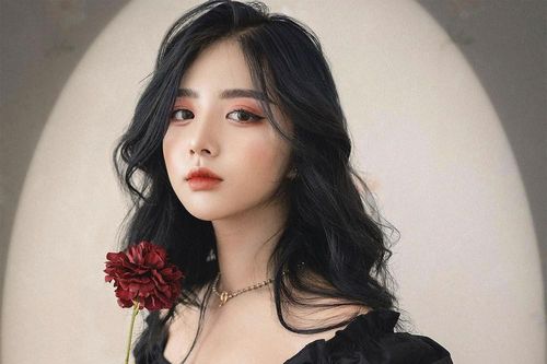 Hot girl Kinh tế Quốc dân bản lĩnh trước những cám dỗ khi nổi tiếng khá sớm