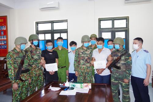 Bắt giữ 2 đối tượng vận chuyển 1 bánh heroin và 1kg ketamine ở khu vực biên giới