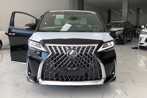 Cận cảnh Lexus LM300h 2020 hơn 10 tỷ đồng tại Hà Nội