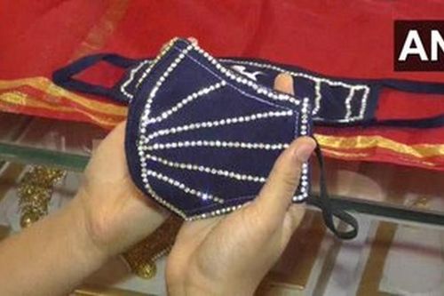 Khẩu trang nạm kim cương giá nghìn đô giới nhà giàu Ấn Độ 'phát sốt'