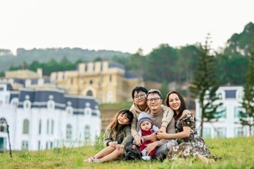 Ca sĩ Hoàng Bách tiết lộ 'bí quyết' dạy con