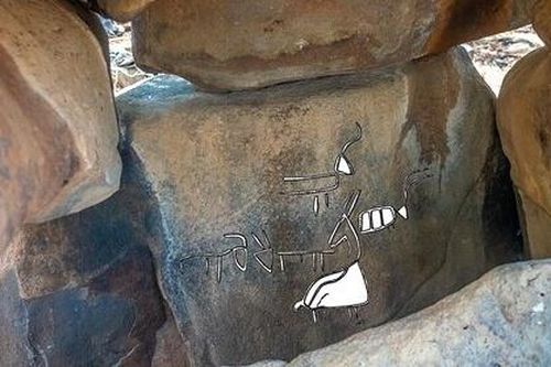 Israel: Hình vẽ bí ẩn được phát hiện trong các ngôi mộ cự thạch