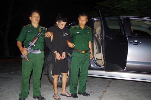 Bắt quả tang đối tượng trong ổ nhóm bán lẻ ma túy
