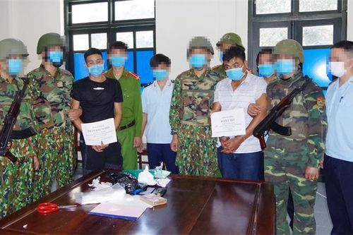 Phá chuyên án MT 1018, bắt 2 đối tượng vận chuyển 1 bánh heroin và 1 kg ketamin